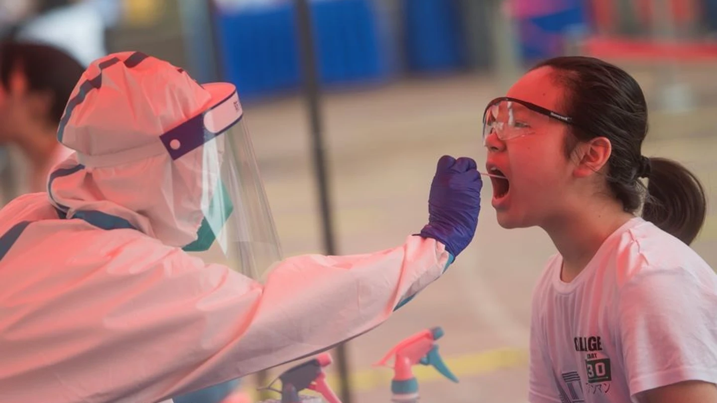 Realización de una prueba PCR en Wuhan, China Origen coronavirus