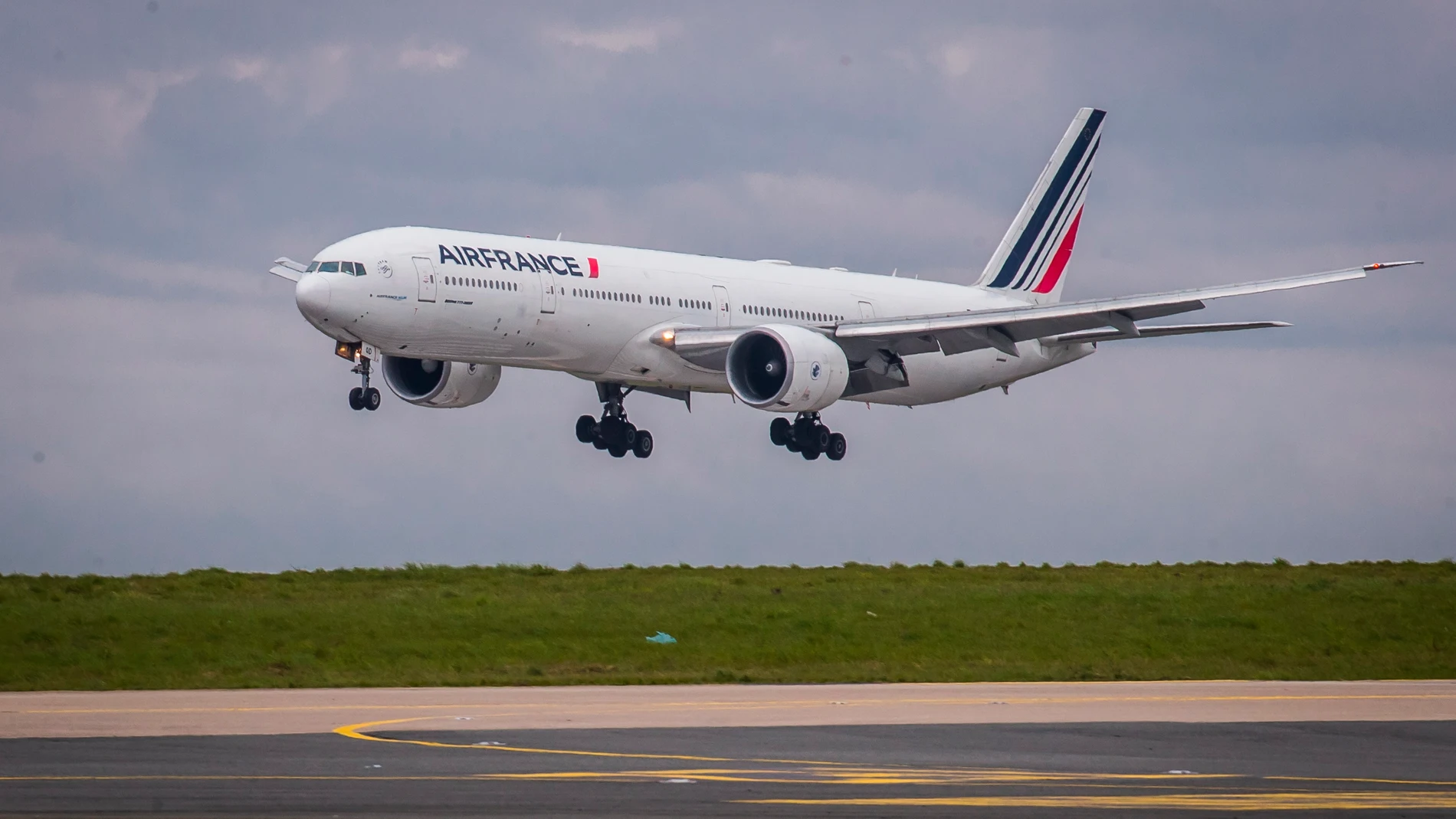 Un avión de Air France, cerca de París