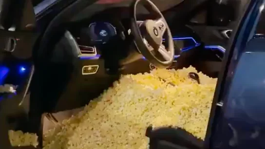 El coche de Cassius Stanley lleno de palomitas El coche de Cassius Stanley lleno de palomitas