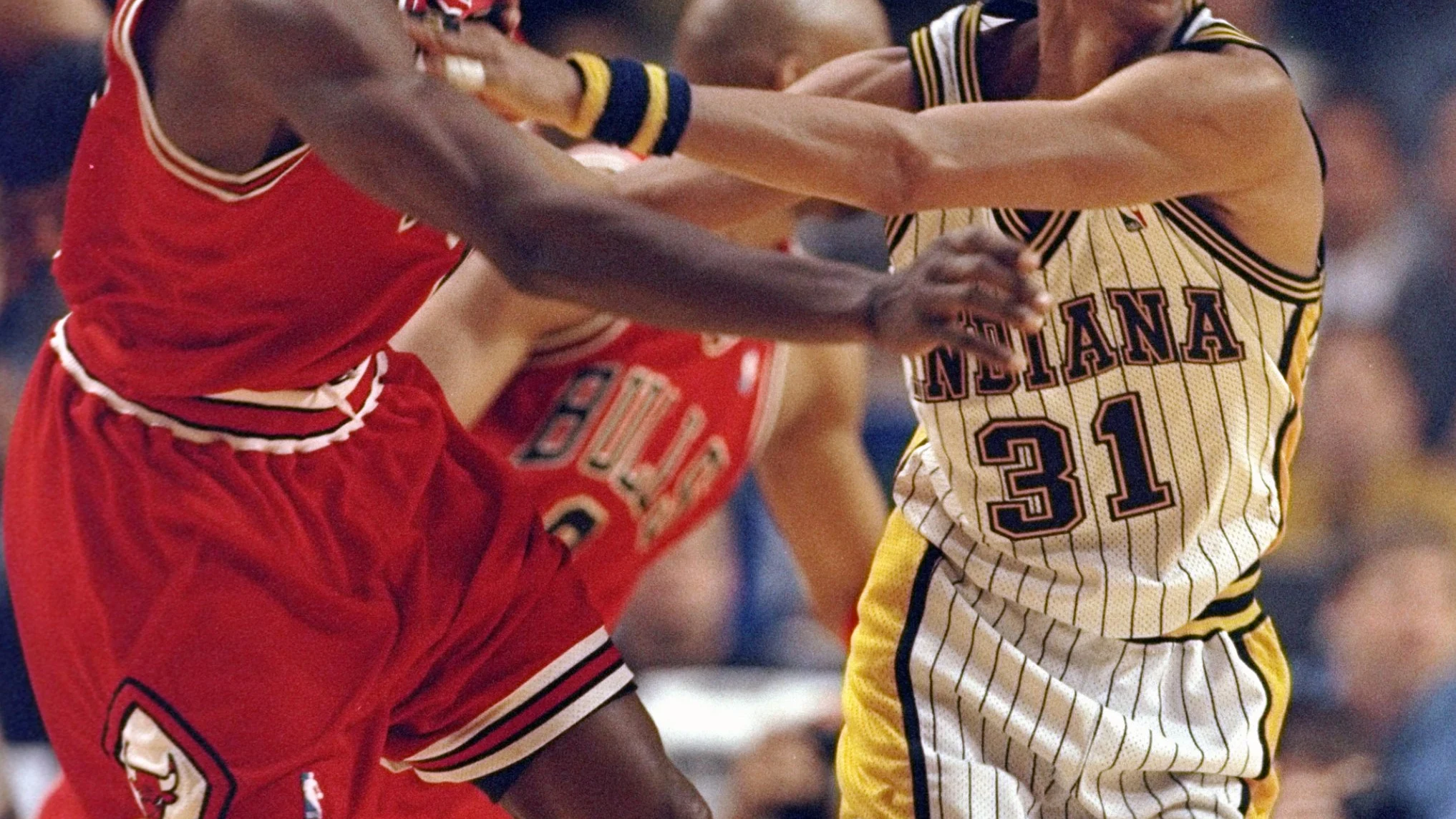 Michael Jordan y Reggie Miller en el sexto partido de la final de 1998 de la Conferencia Este