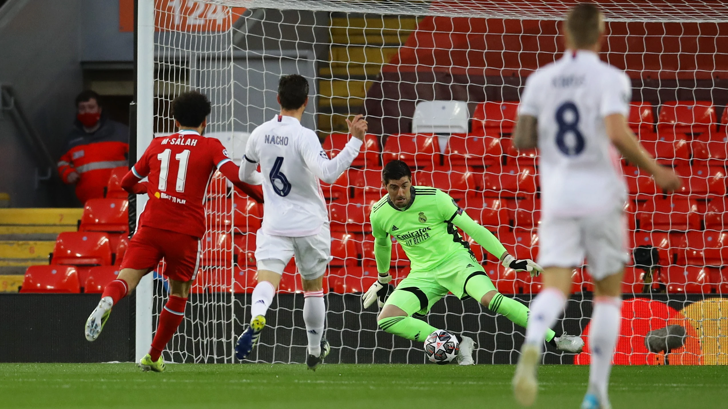 Thibaut Courtois echa el cierre y lidera el pase del Real Madrid a semifinales de Champions