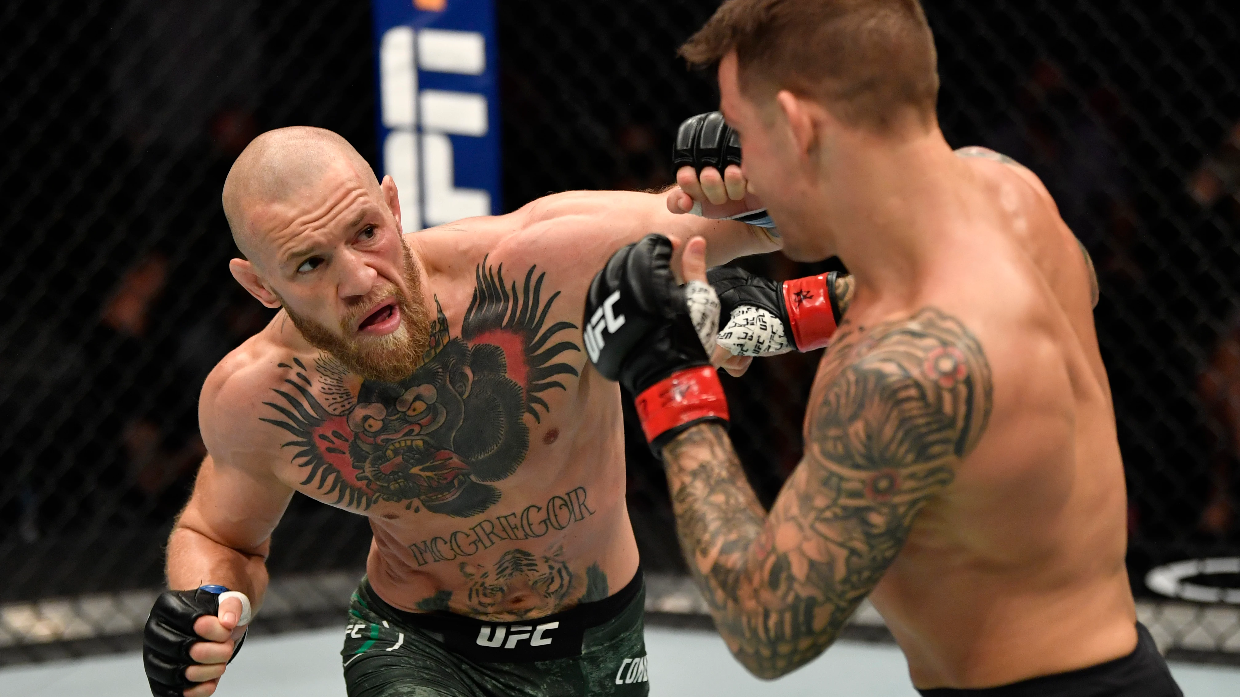  Conor McGregor y Dustin Poirier en el combate UFC 257