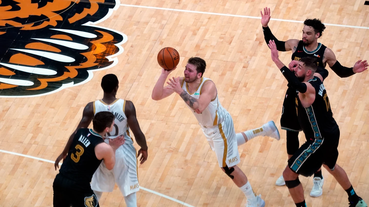 laSexta Deportes (15-01-21) Rendidos a Luka Doncic: el triple sobre la bocina que algunos califican como la canasta del año laSexta Deportes (15-01-21) Rendidos a Luka Doncic: el triple sobre la bocina que algunos califican como la canasta del año