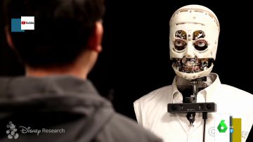 Desde la cabeza de 'Terminator' a una webcam en forma de ojo: estos son los robots más hiperrealistas que existen