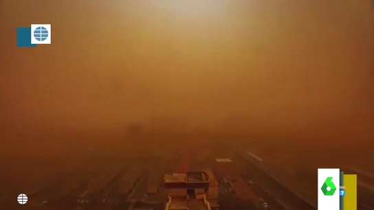 El impactante 'timelapse' que muestra cómo una tormenta de arena cubrió las calles de Beijing El impactante 'timelapse' que muestra cómo una tormenta de arena cubrió las calles de Beijing