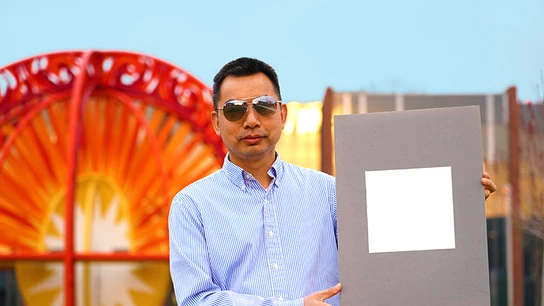 Xiulin Ruan, profesor de ingeniería mecánica y creador de la pintura. Xiulin Ruan, profesor de ingeniería mecánica y creador de la pintura.