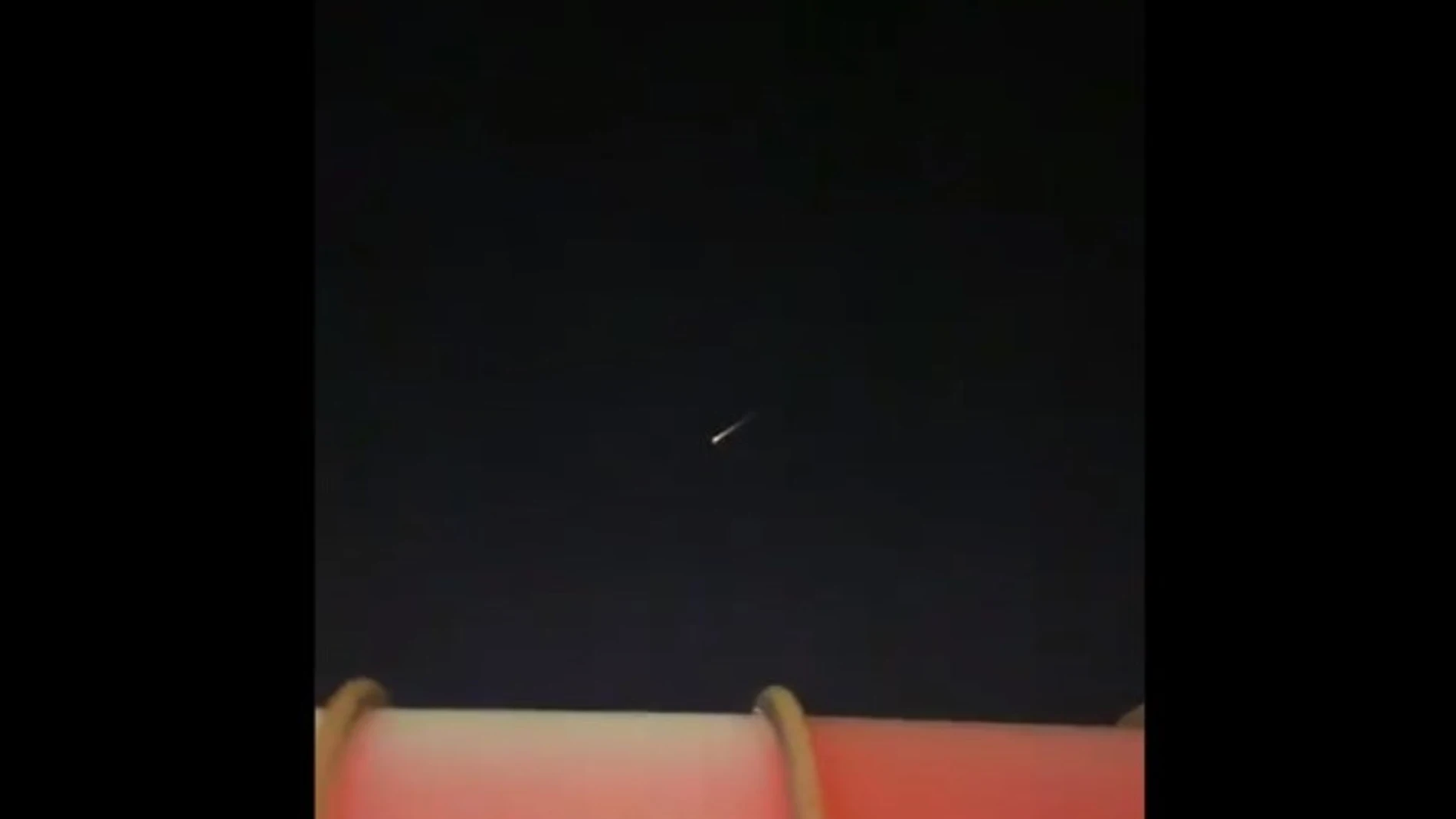 Vecinos de Madrid llenan las redes de vídeos de un supuesto meteorito sobrevolando la ciudad