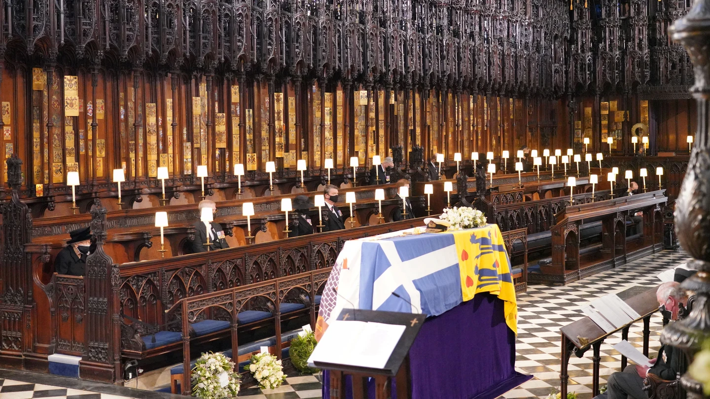La reina Isabel II presencia el féretro de su marido, el duque de Edimburgo La reina Isabel II presencia el féretro de su marido, el duque de Edimburgo