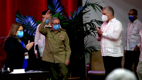 Raúl Castro anuncia su adiós de la política Raúl Castro anuncia su adiós de la política