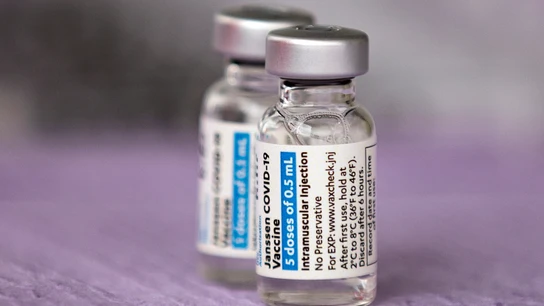 Dos viales de la vacuna Janssen contra el coronavirus Dos viales de la vacuna Janssen contra el coronavirus