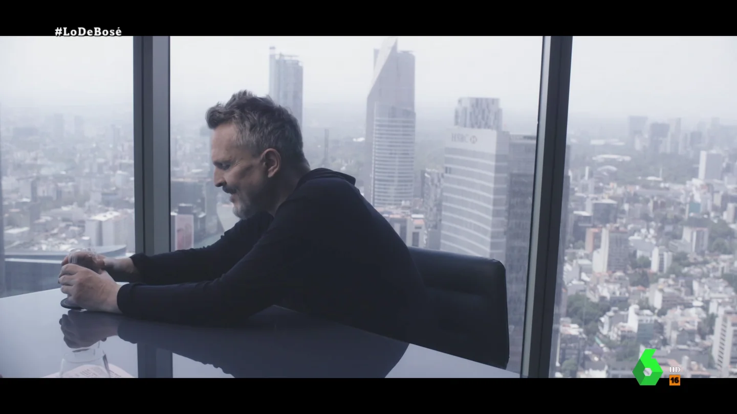 La reacción de Miguel Bosé al oír que los casos de COVID en residencias han disminuido con la vacuna La reacción de Miguel Bosé al oír que los casos de COVID en residencias han disminuido con la vacuna