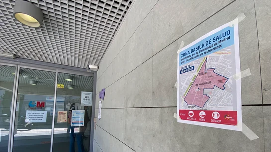 Cartel en el centro de salud de Las Margaritas, zona afectada por el cierre perimetral Cartel en el centro de salud de Las Margaritas, zona afectada por el cierre perimetral