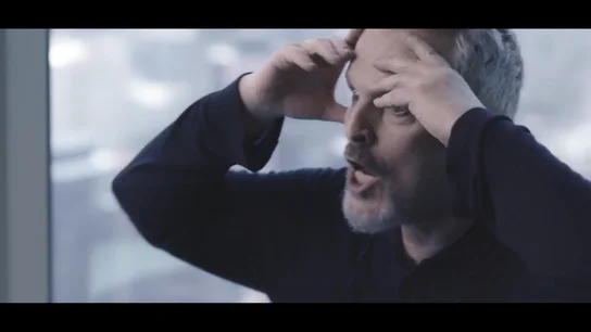 Las surrealistas reacciones de Miguel Bosé en plena entrevista que sorprenden a Jordi Évole: "¿Por qué haces eso?" Las surrealistas reacciones de Miguel Bosé en plena entrevista que sorprenden a Jordi Évole: "¿Por qué haces eso?"