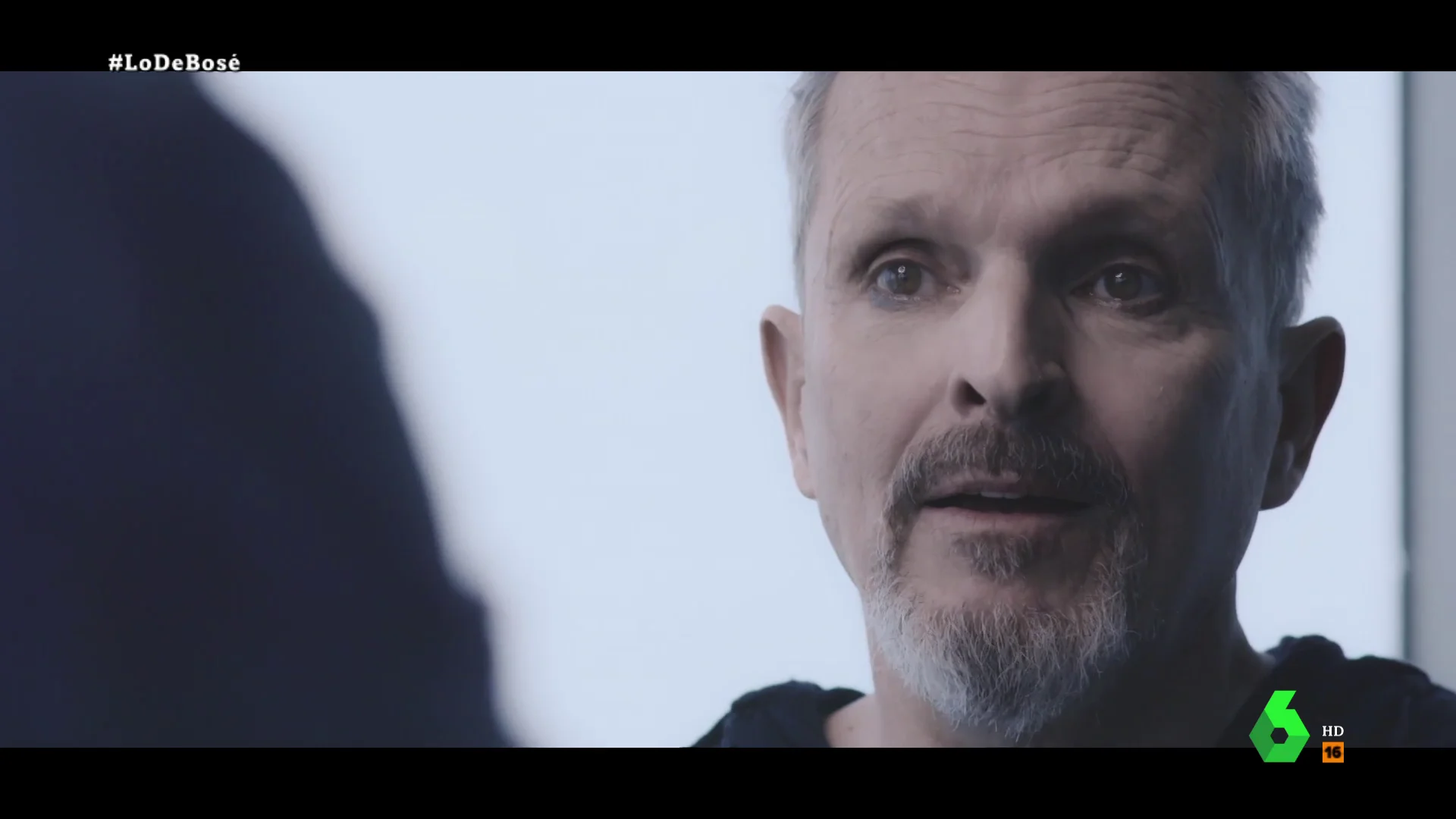 Miguel Bosé asegura que detrás de las vacunas está el "Foro de Davos": "Un cártel de multimillonarios psicópatas"