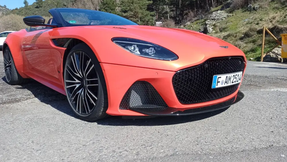 Aston Martin DBS Superleggera Volante