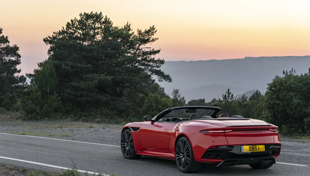 Aston Martin DBS Superleggera Volante