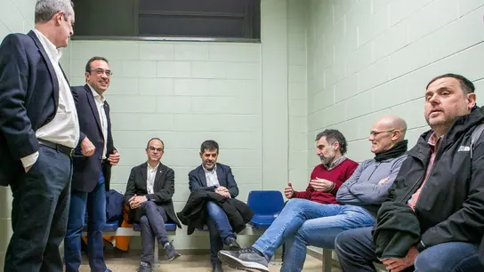 Oriol Junqueras, Raúl Romeva y otros presos del procés, esperando al traslado en la prisión de Lledoners. Oriol Junqueras, Raúl Romeva y otros presos del procés, esperando al traslado en la prisión de Lledoners.