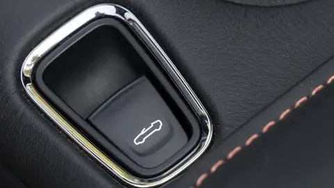 Aston Martin DBS Superleggera Volante Aston Martin DBS Superleggera Volante