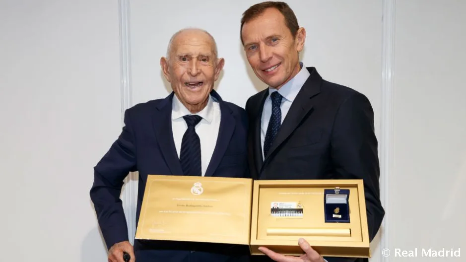 Emilio Butragueño junto a su padre