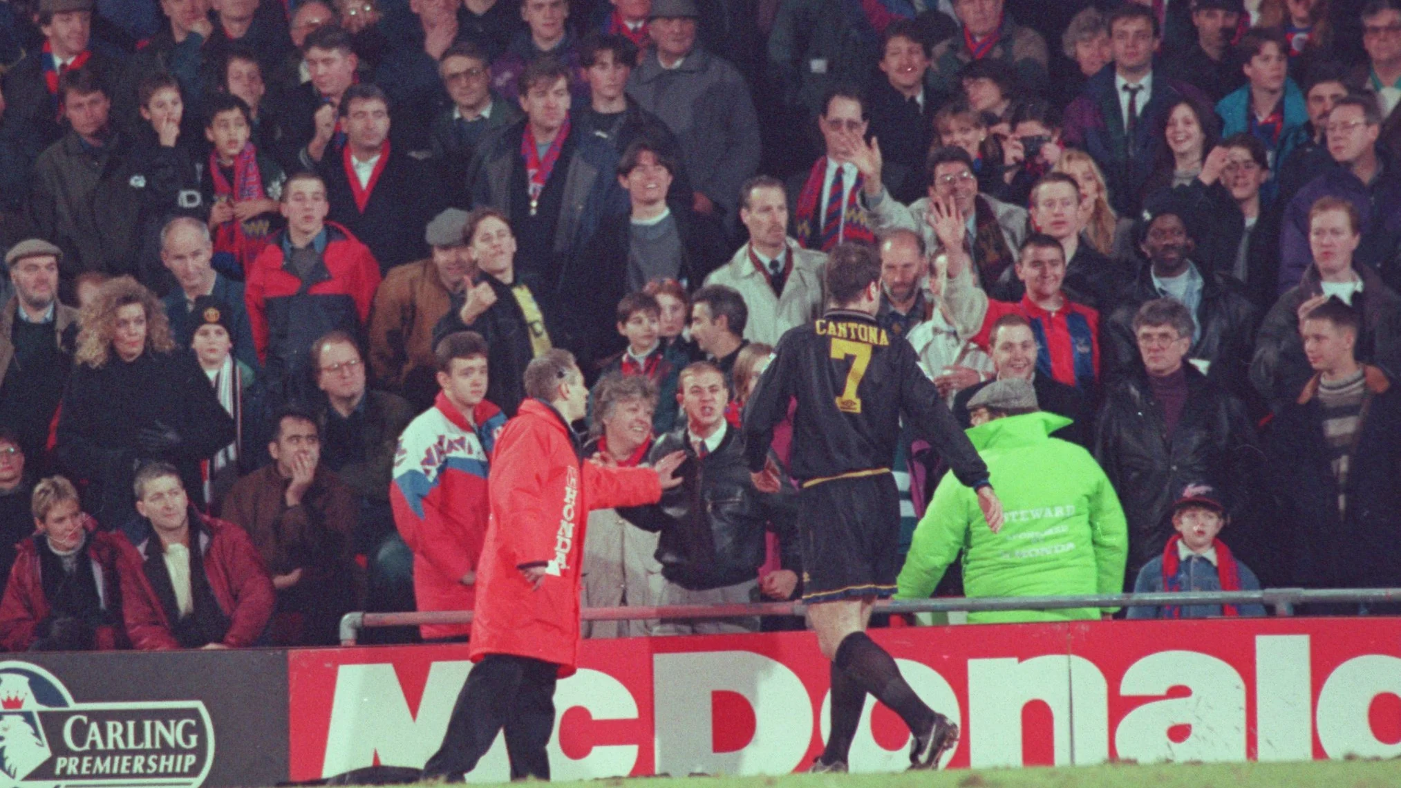  Eric Cantona en el partido frente al Crystal Palace. 1995