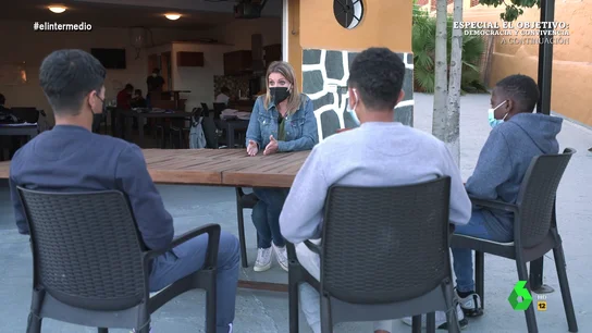 El Intermedio (26-04-21) Los sueños de los niños migrantes que llegan solos en patera a España en busca de una oportunidad: llegar a ser cocinero o peluquero El Intermedio (26-04-21) Los sueños de los niños migrantes que llegan solos en patera a España en busca de una oportunidad: llegar a ser cocinero o peluquero