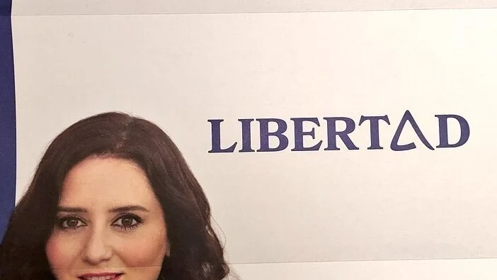 El buzoneo de Ayuso: una foto suya, la palabra "Libertad" y nada más