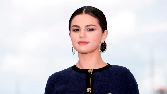 Selena Gomez responde a las críticas sobre su cuerpo: "Tengo SIBO. No me importa no parecer una 'figura de palo'" Selena Gomez responde a las críticas sobre su cuerpo: "Tengo SIBO. No me importa no parecer una 'figura de palo'"