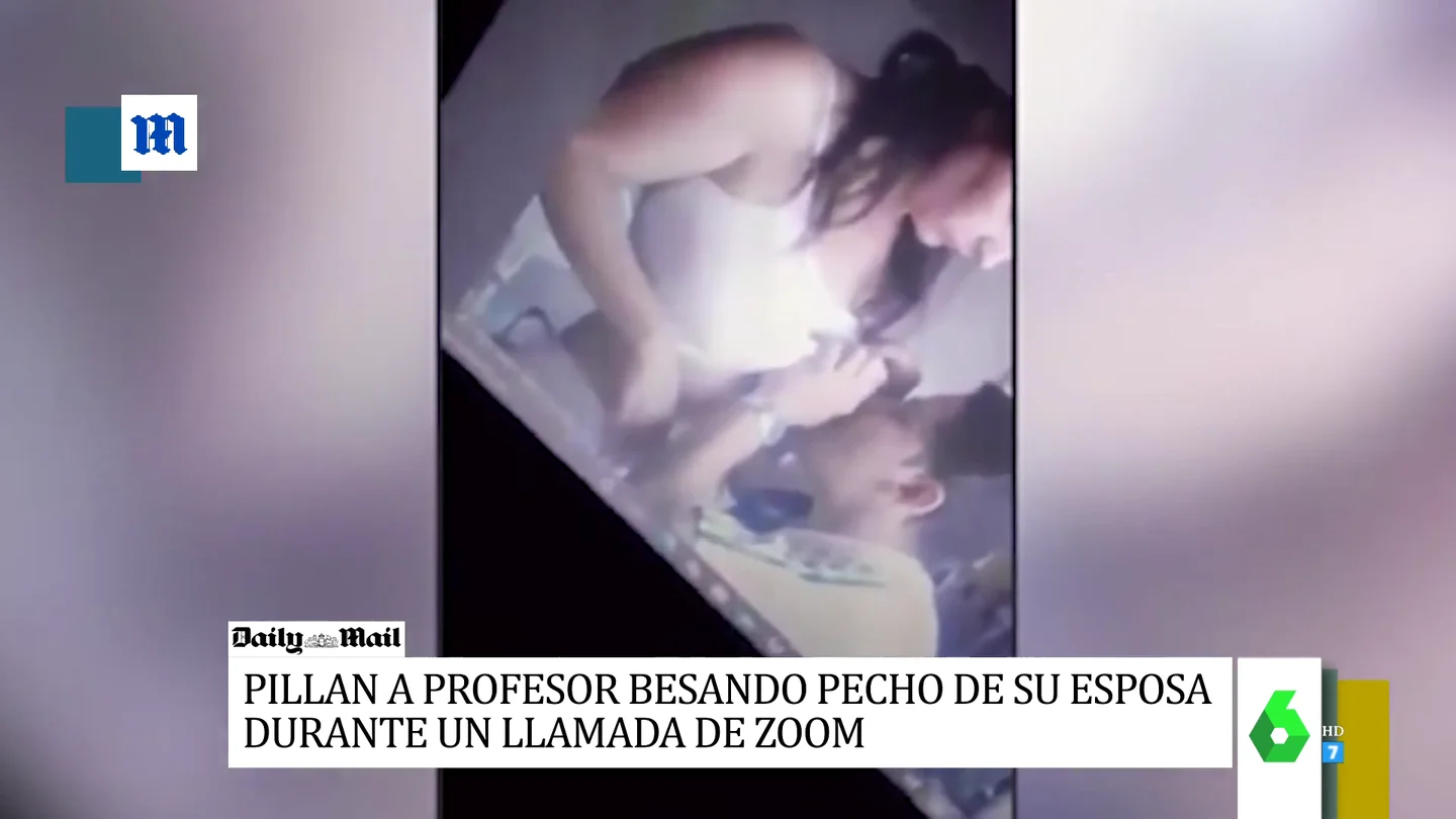 La "turbia" pillada sexual a un profesor mientras besa el pecho de su mujer: "Parece que está catando la leche" La "turbia" pillada sexual a un profesor mientras besa el pecho de su mujer: "Parece que está catando la leche"