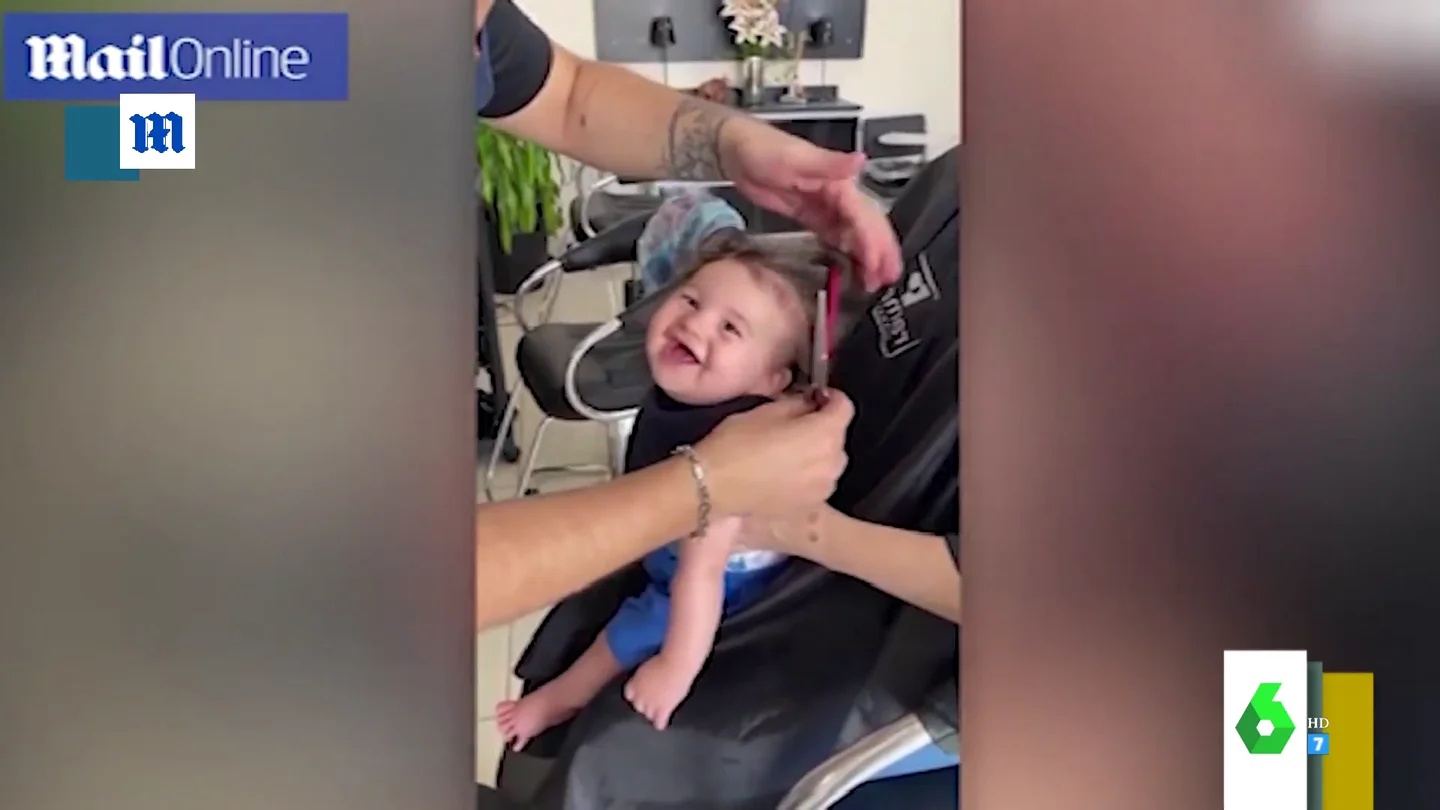 El divertido vídeo de la primera vez de un bebé en la peluquería El divertido vídeo de la primera vez de un bebé en la peluquería