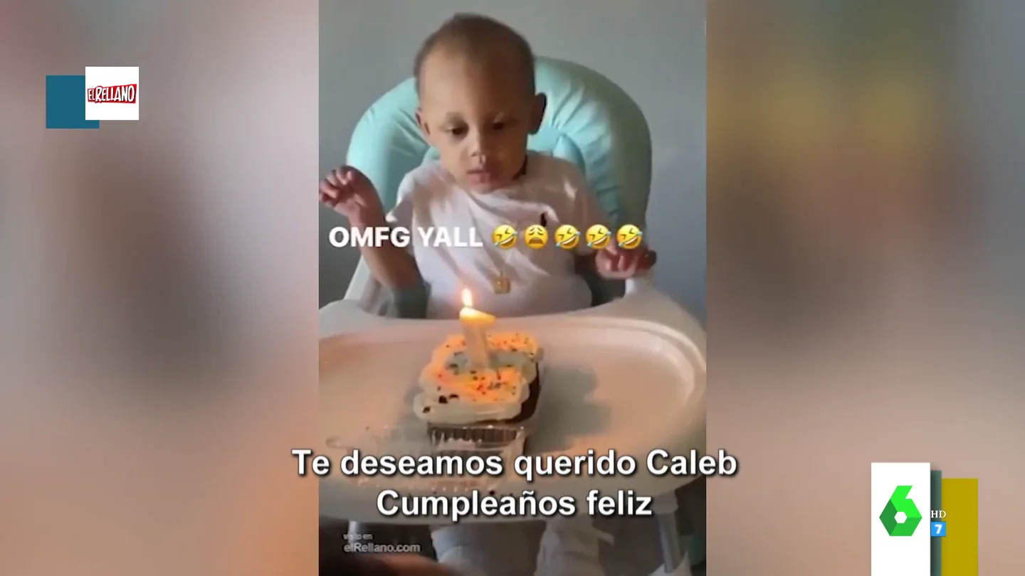 La broma de un padre a su hijo en su primer cumpleaños que acaba con el niño en el suelo La broma de un padre a su hijo en su primer cumpleaños que acaba con el niño en el suelo