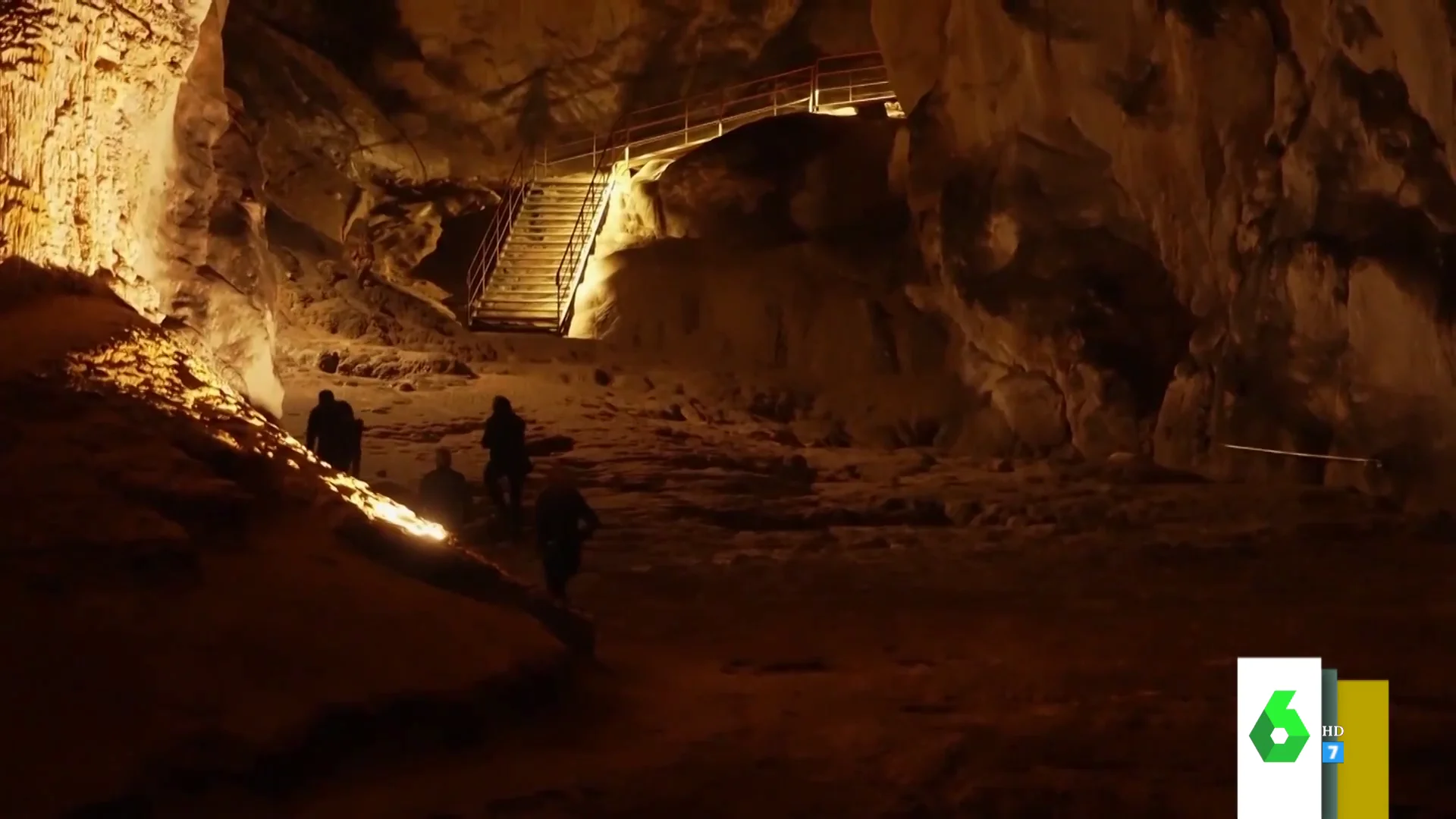 El brutal experimento social al que se han sometido 15 franceses: pasar 40 días sin luz ni electricidad en una cueva