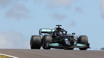 Los Mercedes al frente en Portimao