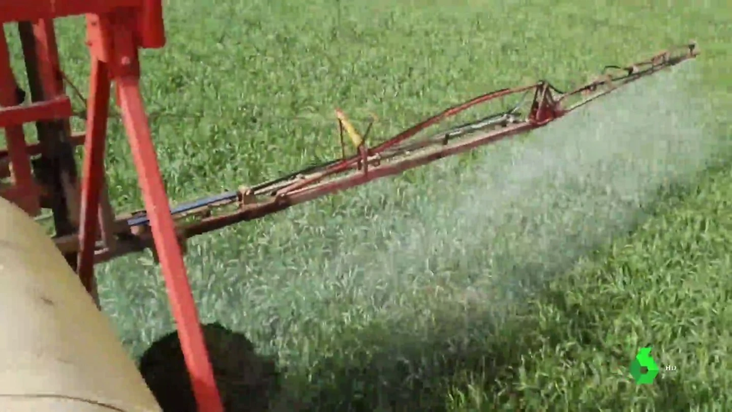 Imagen de cultivo con pesticidas Imagen de cultivo con pesticidas