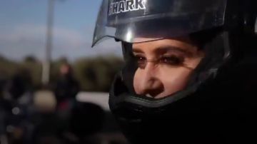 El nuevo vídeo electoral de Ayuso en el que se pasea en moto a ritmo de rock: "Hemos sido un ejemplo para el mundo"
