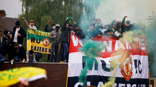 Los aficionados de los 'Diablos rojos' protestan por su intento de entrar en la Superliga Los aficionados de los 'Diablos rojos' protestan por su intento de entrar en la Superliga