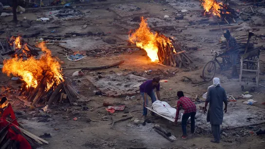 Imagen de archivo de funerales masivos a fallecidos por coronavirus en la India Imagen de archivo de funerales masivos a fallecidos por coronavirus en la India