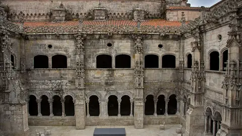 Claustro del Monasterio de Santo Estevo Claustro del Monasterio de Santo Estevo