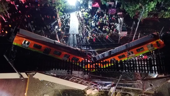 Al menos 15 muertos y 70 heridos tras hundirse un tramo de metro en Ciudad de México Al menos 15 muertos y 70 heridos tras hundirse un tramo de metro en Ciudad de México