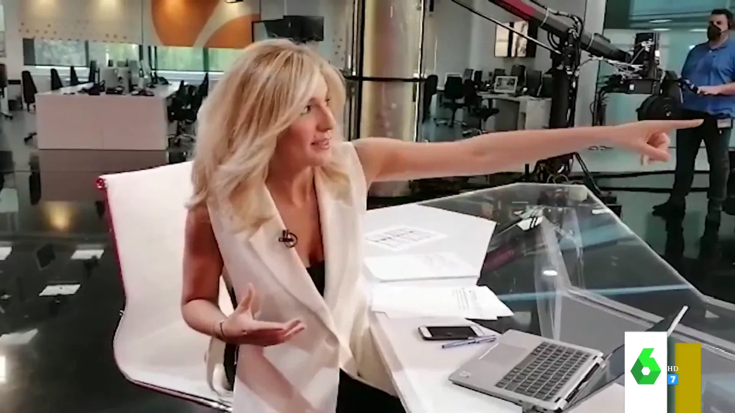 Sandra Golpe desvela en Zapeando por qué siempre la pillan mirando a la derecha en pleno informativo Sandra Golpe desvela en Zapeando por qué siempre la pillan mirando a la derecha en pleno informativo