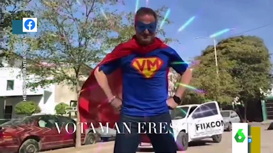 La surrealista campaña electoral de 'Votaman', el candidato mexicano que pide el voto disfrazado de superhéroe La surrealista campaña electoral de 'Votaman', el candidato mexicano que pide el voto disfrazado de superhéroe