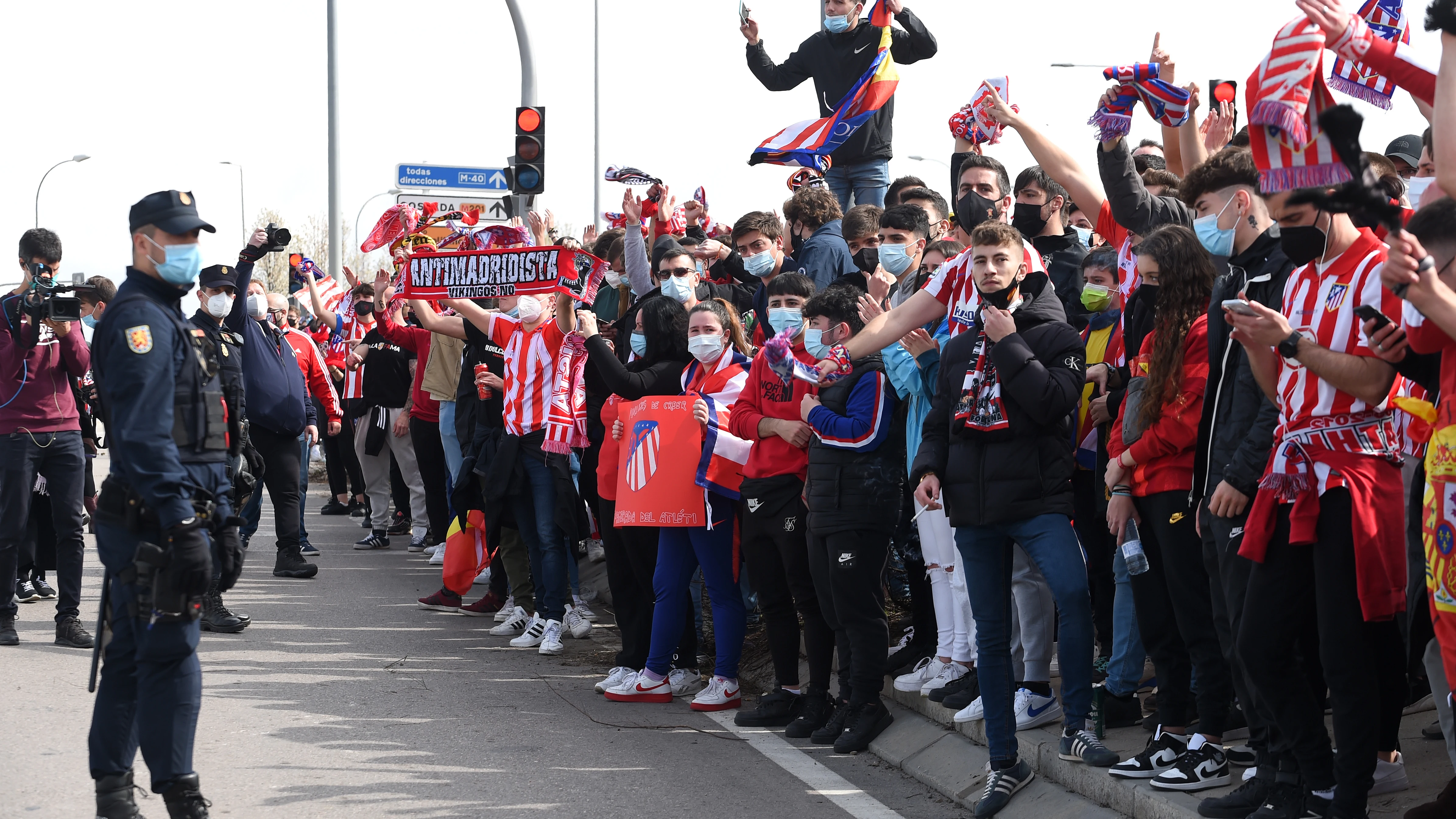 Recibimiento al autobús del Atlético de Madrid en el Wanda Metropolitano