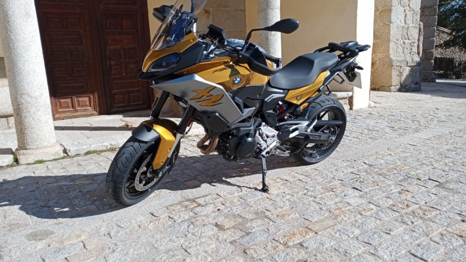BMW F 900 XR