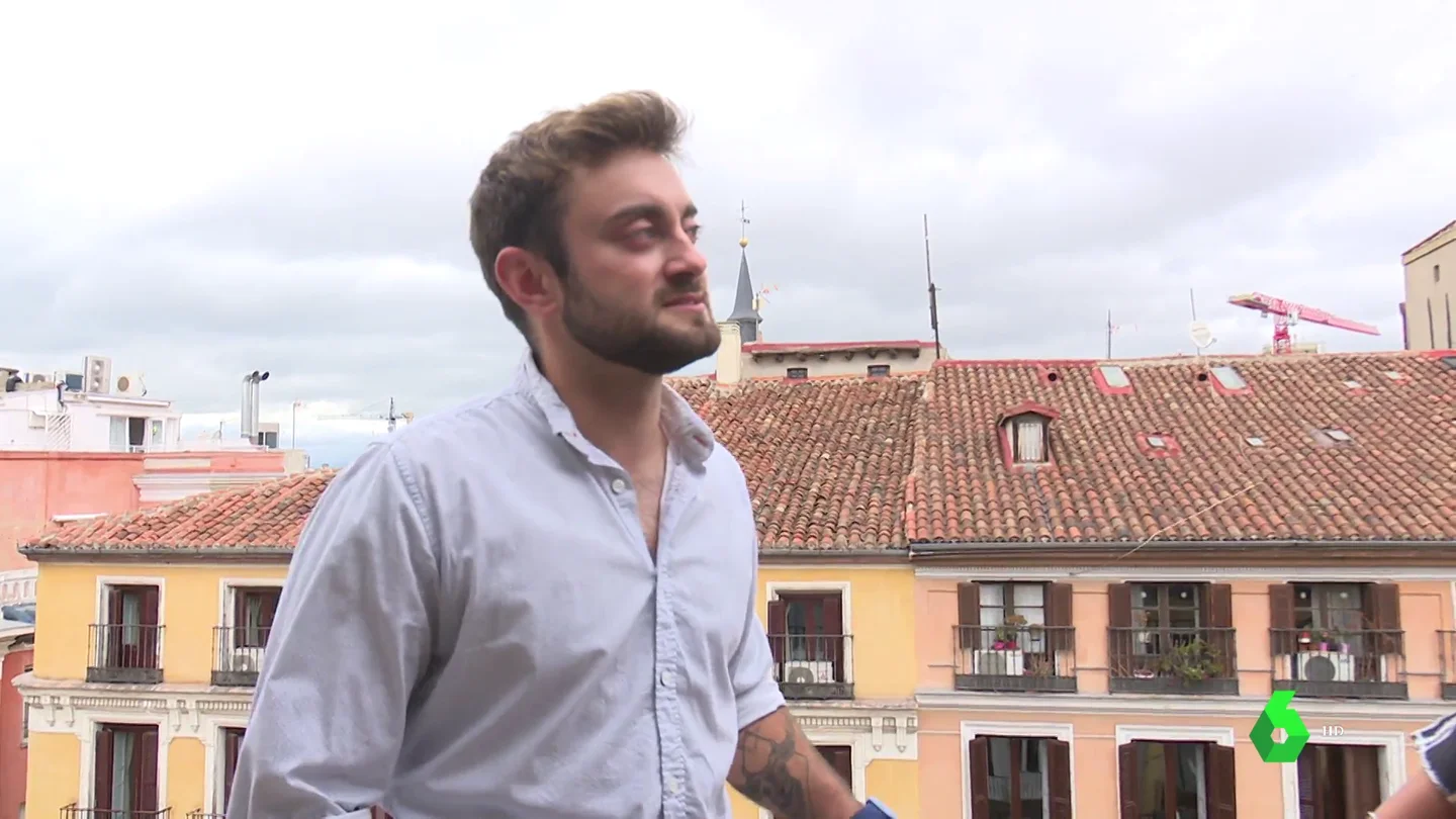 Profesor, actor y aficionado al surf: así es Ethan Alcaraz, el primer candidato trans a Mister RNB España Profesor, actor y aficionado al surf: así es Ethan Alcaraz, el primer candidato trans a Mister RNB España