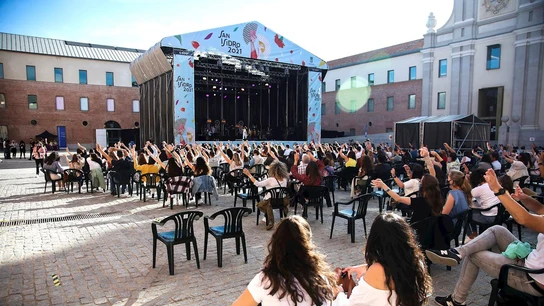 La cantautora Sofía Ellar durante el concierto ofrecido este viernes La cantautora Sofía Ellar durante el concierto ofrecido este viernes