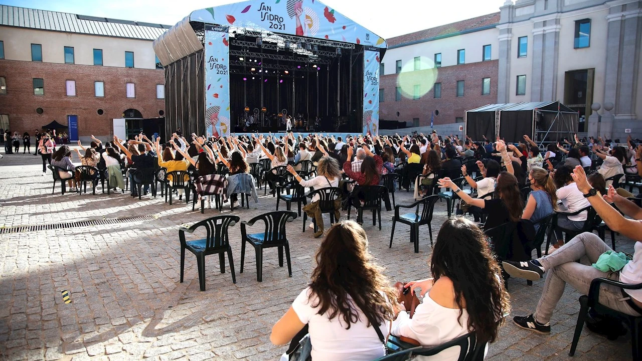 La cantautora Sofía Ellar durante el concierto ofrecido este viernes