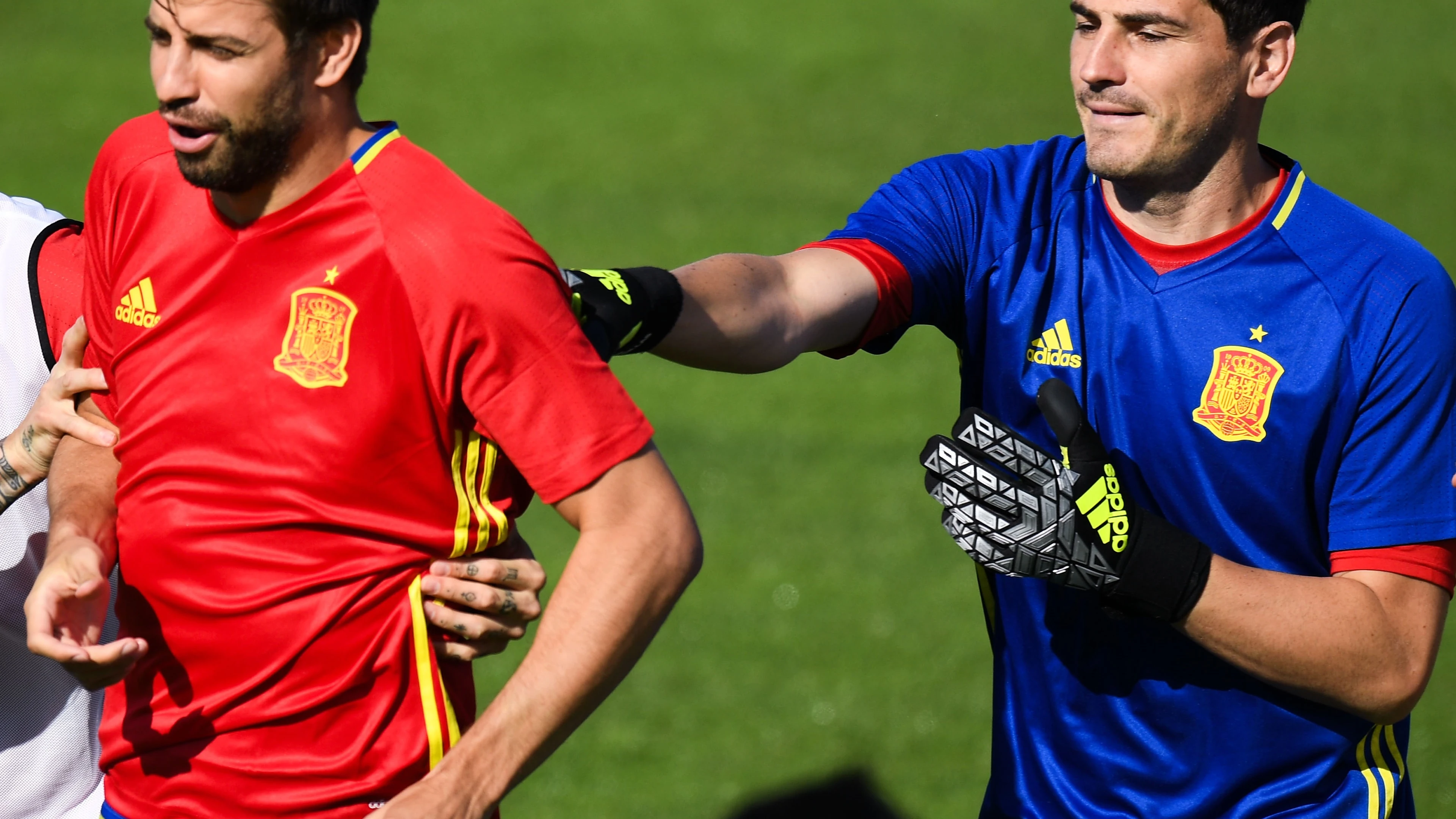 Gerard Piqué e Iker Casillas