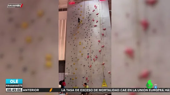 El sorprendente vídeo de una niña que escala 12 metros en tan solo 10 segundos El sorprendente vídeo de una niña que escala 12 metros en tan solo 10 segundos