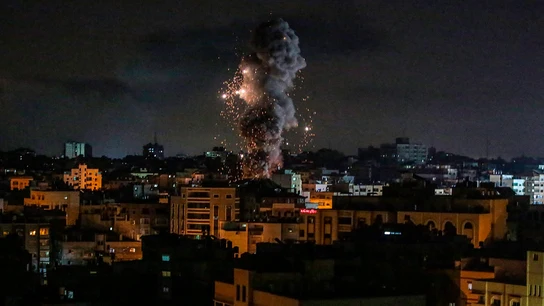 Un cohete impacta contra un edificio en la Franja de Gaza (Archivo) Un cohete impacta contra un edificio en la Franja de Gaza.