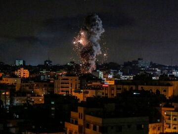Israel bombs the Gaza Strip after receiving six rockets from the enclave