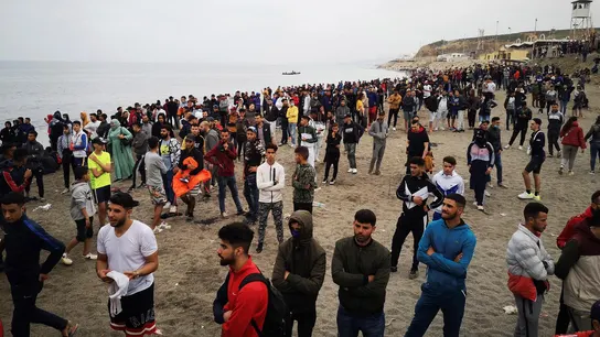 El Gobierno acuerda reforzar los espigones y la frontera con Marruecos El Gobierno acuerda reforzar los espigones y la frontera con Marruecos